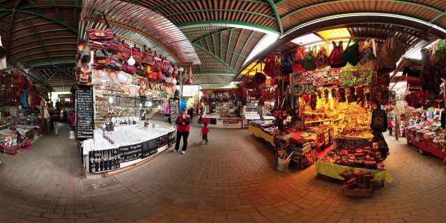 Machupicchu Pueblo Handicraft Market