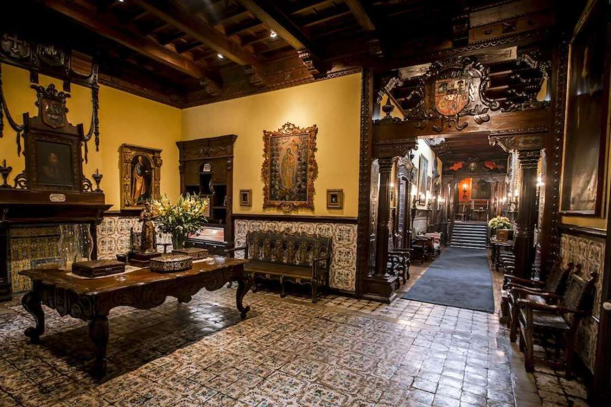 Aliaga House