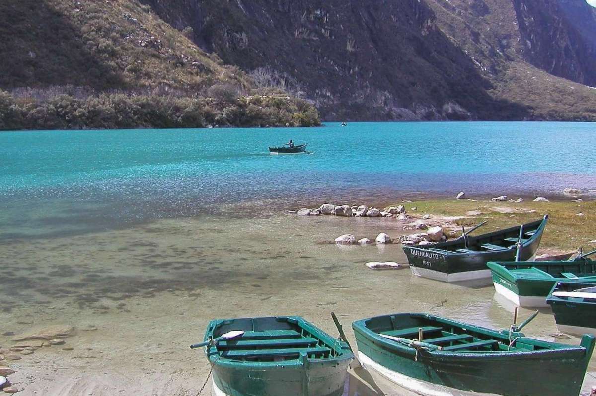 Llanganuco lake
