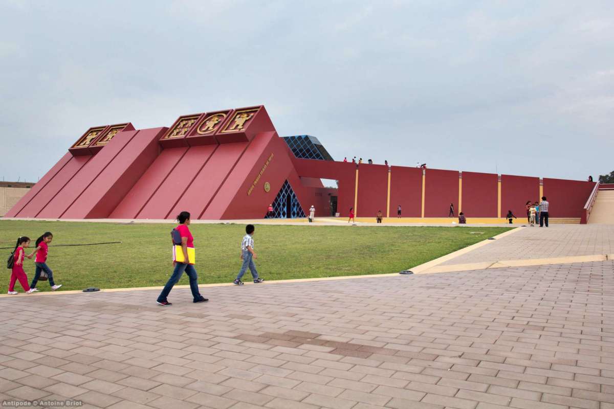 Tumbas reales Museum