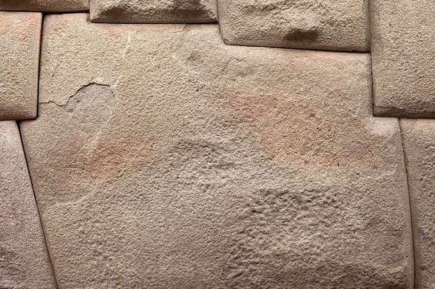 The Inca walls and the twelve-angled stone
