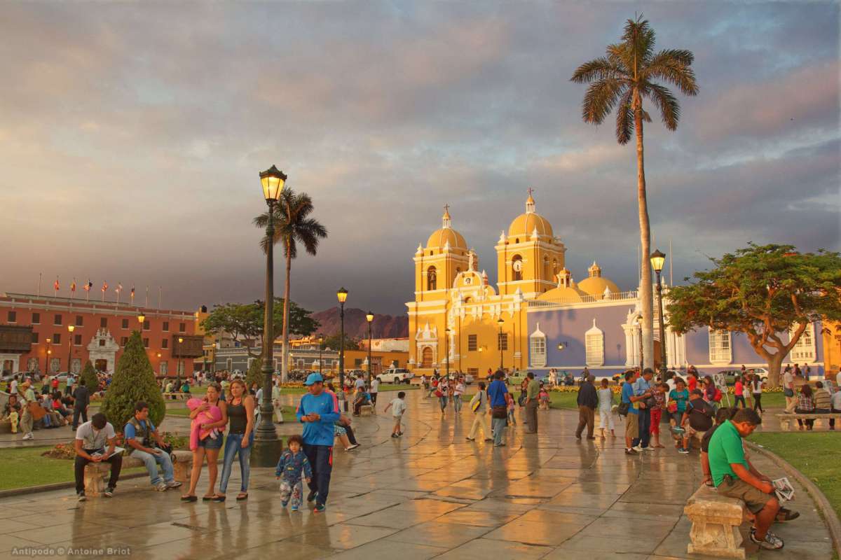 The main square (la plaza de armas)